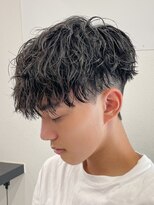 スパイラルパーマツイストパーマアップバング短髪メッシュ