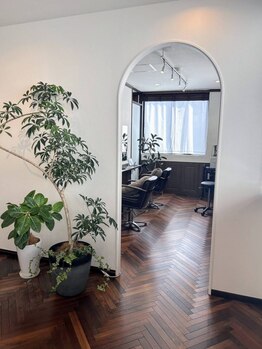 ミレナ(Milena)の写真/【半個室・個室完備】緑と木が調和された、ゆったりとした空間で周り気にせず自分だけの贅沢サロンタイム♪