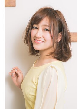 アクミィ(Acmi) ナチュラルフリルカールボブ