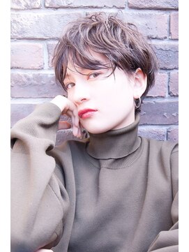 テイラー(Taylor) ［Taylor］☆大宮　フォギーベージュ×大人ハンサムショート