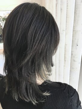 ロッコ 深谷店(ROCCO) #レイヤーカット#インナーカラー#ケアブリーチ#ダークグレー