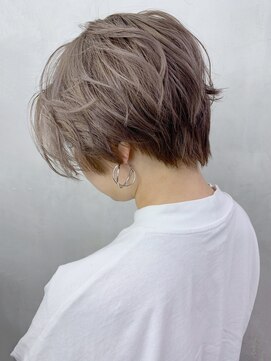 アイティー バイ アルバム 浦和店(IT by ALBUM) ベージュショート_ハイライトカラーオリーブカラー_ba243082