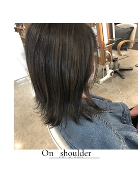 アパルトメント ジェシカ(l'appartement de Jessica) オンショルダー切りっぱボブ