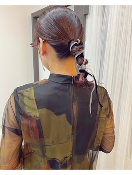 ミラ(Mila) タイトポニー*リボンアレンジ