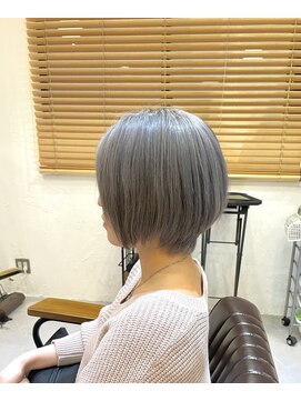 チリンバイロストシティー(Chillin by LOSTCITY) ショートボブ髪質改善白髪ぼかしハイライト