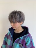 くせ毛風ショート×シルバーカラー
