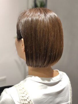 スカーレット(Scar/let) ミニボブ/切りっぱなしボブ/あごラインボブ/ベージュカラー