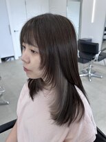 シンパ(sympa)&nbsp;ミディアムレイヤーカット×シルバーラベンダーイヤリングカラー