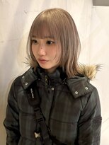 ローエ バイ デコ(Rohe by DECO)&nbsp;-Saki- ブロンドベージュ、レイヤーカット、顔周りカット