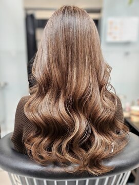 ヘアースタジオ ジェイワン(hair studio J ONE) 20代30代40代　韓国風　ヨシンモリ　レイヤー　ベージュ