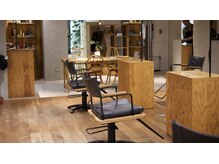 ネイビー(nvy)の雰囲気（木の温もり溢れる落ち着いた空間）