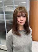 オリーブベージュカラーとレイヤーカット