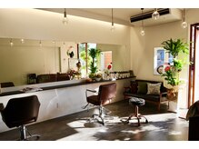 アーチヘアデザイン(ARCH hairdesign)の雰囲気（優しく光が差し込む店内◎）