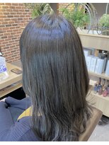 エルバイシオン(aile by sion)&nbsp;鎖骨ミディアム×ダークアッシュ×ロブヘアのトレンドスタイル