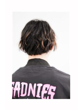 ナナシ(NaNaShi) ラフなショート