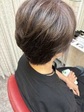 ロマンヤカタ ファース(ROMAN YAKATA fars) 白髪ぼかしショートスタイル@田島(2024/9)