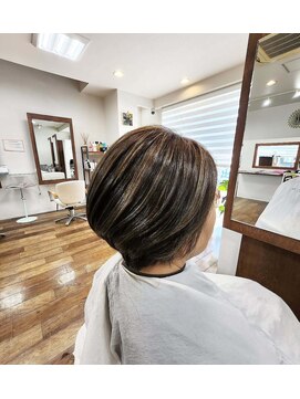 ジーウィズヘアー(G-with hair) ハイライトカラー、ショートボブ