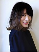 暗髪グラデ×外ハネミディ