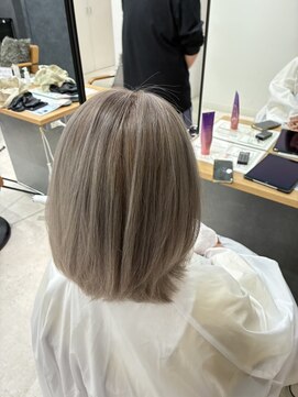 デバイス バイ フレイムス 越谷(DEVICE by Frames) シルバーカラー ブリーチ ホワイトベージュ