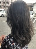 ブリーチなしのグレージュスタイル。