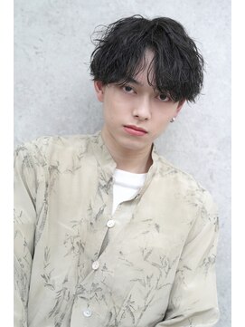 ジョエミバイアンアミ(joemi by Un ami) (joemi 新宿)スパイラルパーマ センターパート 束感パーマ　近江