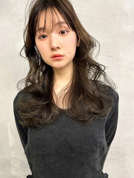 インビテーション(invitation) レイヤーロングナチュラルくびれヘア前髪カットカーキベージュ