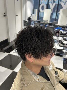 オーシャントーキョー(OCEAN TOKYO) ツイスパセンターパート(刈り上げツーブロック黒髪パーマ)