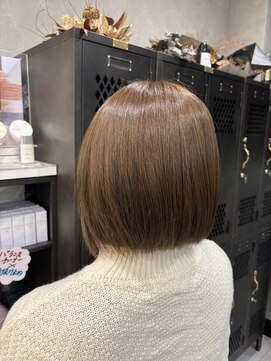 アチーブリス(achieve Liss) 赤み消しカラーシルクベージュ丸み大人ボブスタイル20代30代40代