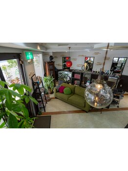 “お客様の笑顔”を第一に考え、丁寧なカウンセリングと高い技術力で理想のスタイルに…。