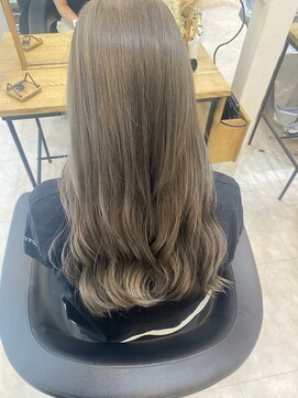 エリス ウメダ(Eliss umeda) ミルクティーグレージュ