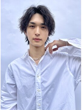 カケル(×.) 爽やかセンターパート／波巻きパーマ