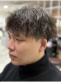 シャープに扱いやすく。縦落ちツイスパ