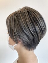 ウル(uLu.)&nbsp;【白髪ぼかし】ショートスタイル×ハイライトカラー☆