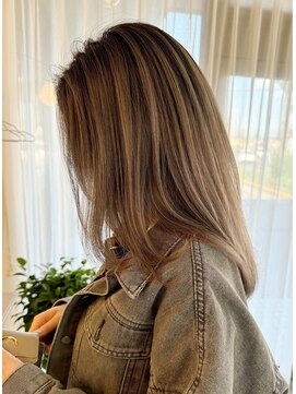 リーラ(Lila) レイヤーカット×バレイヤージュ