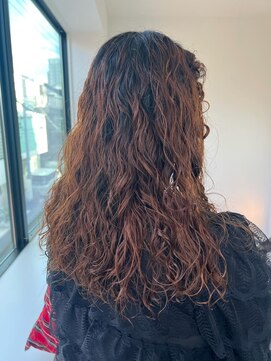 ナループロア ハチ(Nalu pu loa hachi) ウェーブパーマ