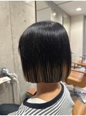 ハイトーンインナーカラー×黒髪キレイなショートボブ