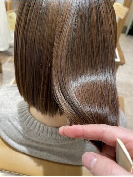 ビアンコ カーロ 戸越公園店(Bianco caro) マロンベージュ/くすみベージュ×切りっぱなしボブ×艶髪