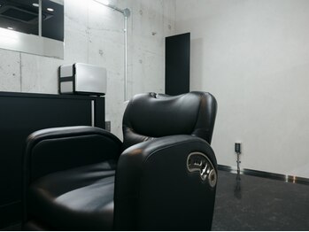 デフリミテッド 浦和店(DEF - LIMITED)の写真/専門の技術者が丁寧に施術します。完全個室の空間だから、周りを気にせずゆったりとお過ごしいただけます。