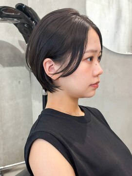 ディルト 代々木上原(DILT) センターパート女性らしい丸みショートボブ顔まわりレイヤー
