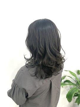 ルヴェルヘアー(Revel hair) ミディアムレイヤー×スモーキーアッシュ