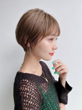 トルネード(TORNADO) 大人ショート 前髪あり 丸みひし形 丸顔面長エラ張り K1015