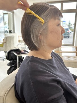 コト 福井大和田店(coto) 福井　大和田　インナーカラー　ホワイトカラー　ショートボブ