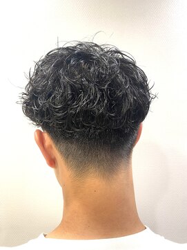 銀座マツナガ 神田店 オシャレメンズヘア前髪あり前巻カールツーブロ刈り上げ