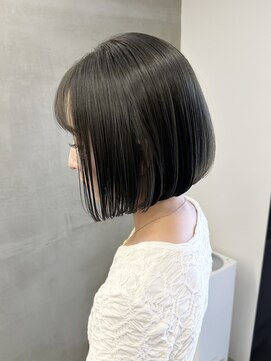 アンバー(UMBER) オリーブカラー　ボブ　ブリーチなしカラー