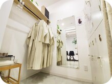 グランリベルタ(GranLiBERTA)の雰囲気（繊細で正確なカットを行う為施術の際は専用ガウンを着用下さい。）