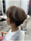 ショートボブ白髪ぼかしハイライトブリーチメッシュ