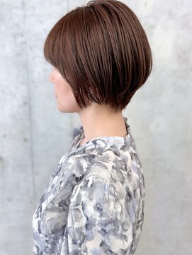 モリオ(morio) ピンクオレンジ可愛いショートヘア耳掛けショートくびれショート