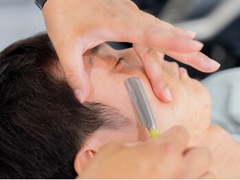 ヘアーサロン ヨリオカの写真/【京阪萱島駅徒歩10分】スチームでリフレッシュ！ひげ・眉を整えて、印象UPも叶う♪