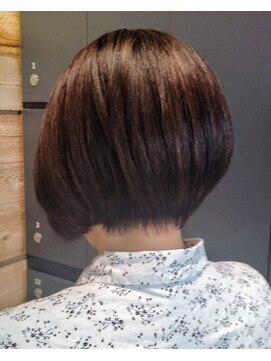 ベイショア(Bay Shore NY) 大人かわいいくすみベージュショートボブ