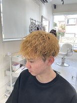 キューカンバー(CUCUMBER)&nbsp;メンズ【ブリーチ×波巻きパーマ】